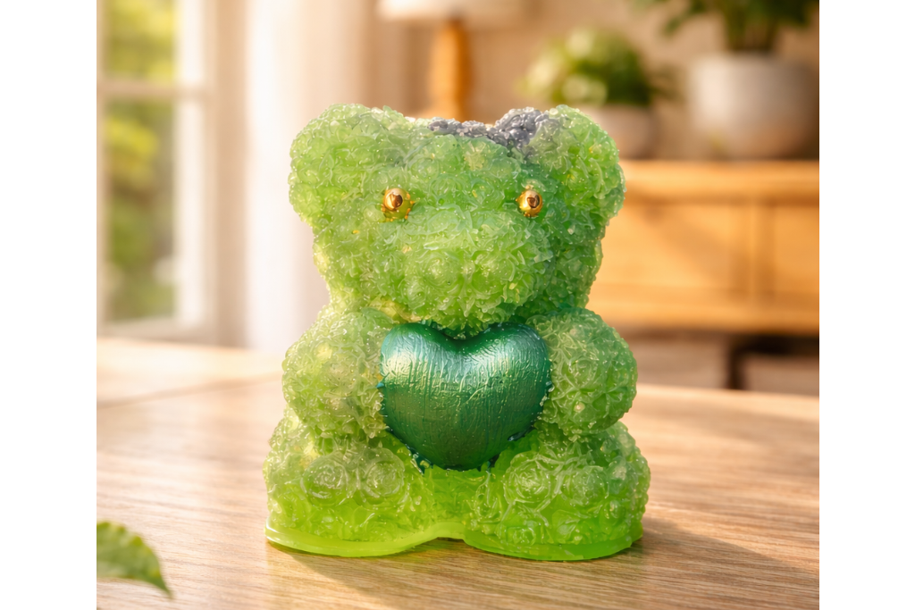 Emerald Love Resin Teddy Bear – Handcrafted Decorative Showpiece